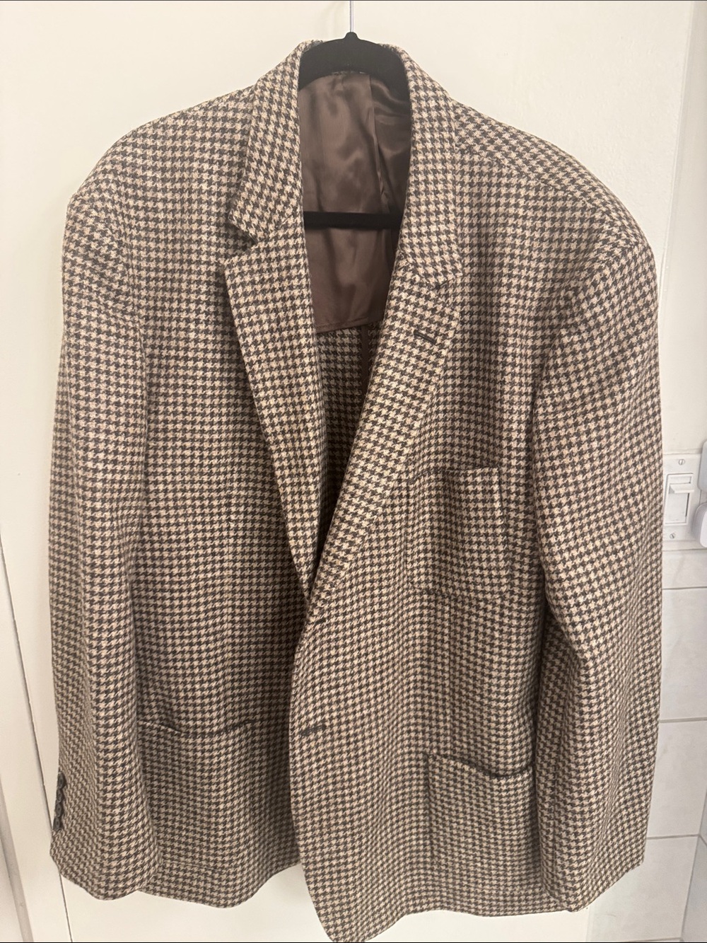 J Peterman Men's Houndstooth Tweed Blazer in Brown and Cream